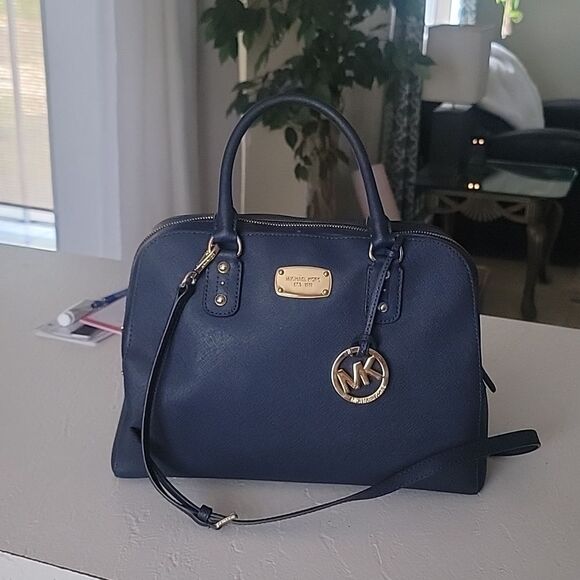 Michael Kors bag and matching wallet - Picture 2 of 13